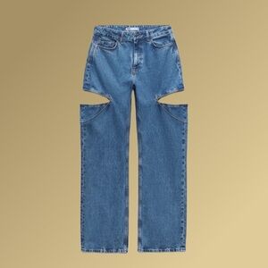 Zara Denim Chain Jeans Size 4 a piece of the chain broke off